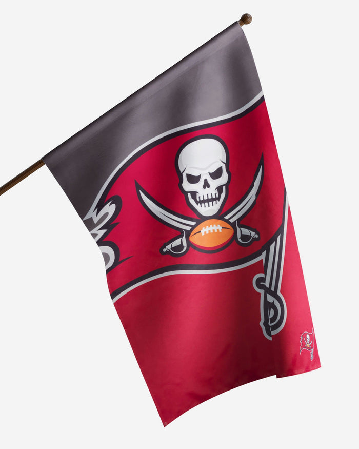 Tampa Bay Buccaneers Vertical Flag FOCO - FOCO.com