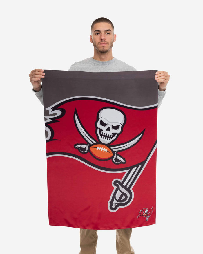 Tampa Bay Buccaneers Vertical Flag FOCO - FOCO.com