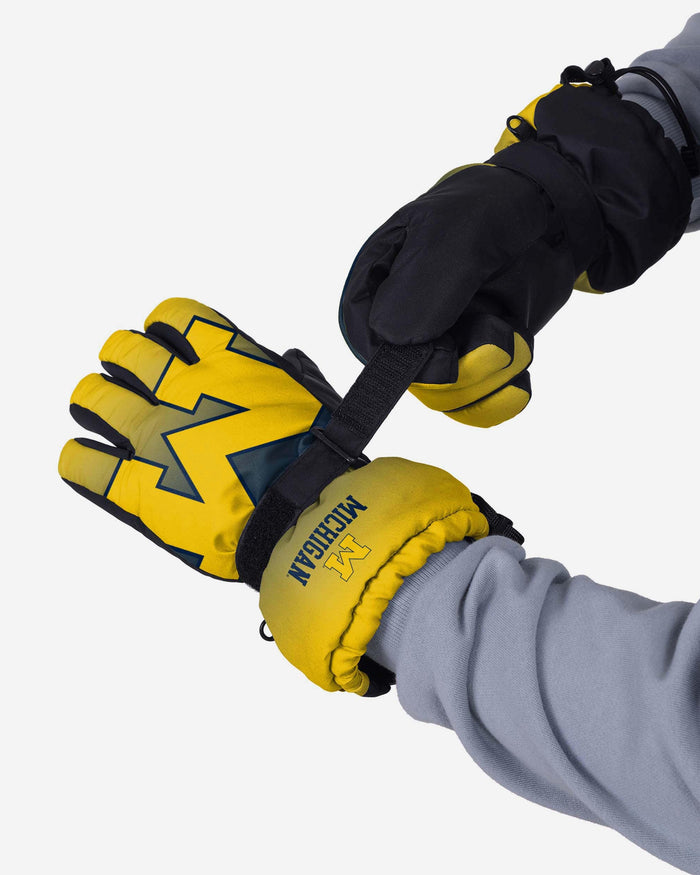 Michigan Wolverines Gradient Big Logo Insulated Gloves FOCO - FOCO.com