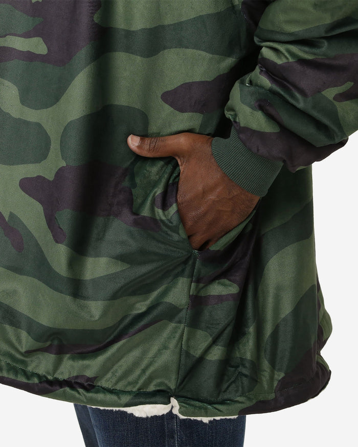 Camo Sherpa Reversible Hoodeez FOCO - FOCO.com