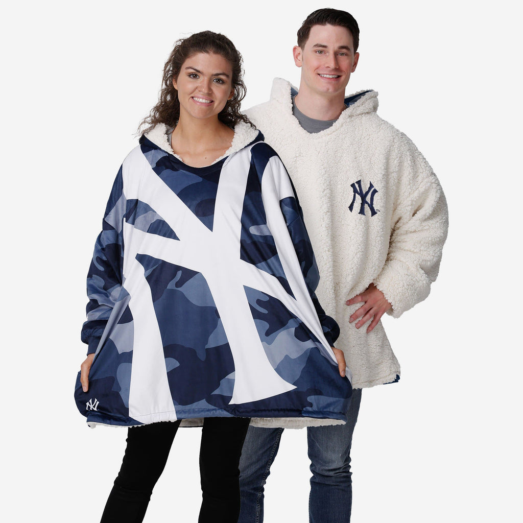 New York Yankees Reversible Team Color Camo Hoodeez FOCO - FOCO.com