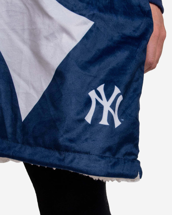 New York Yankees Reversible Colorblock Hoodeez FOCO - FOCO.com