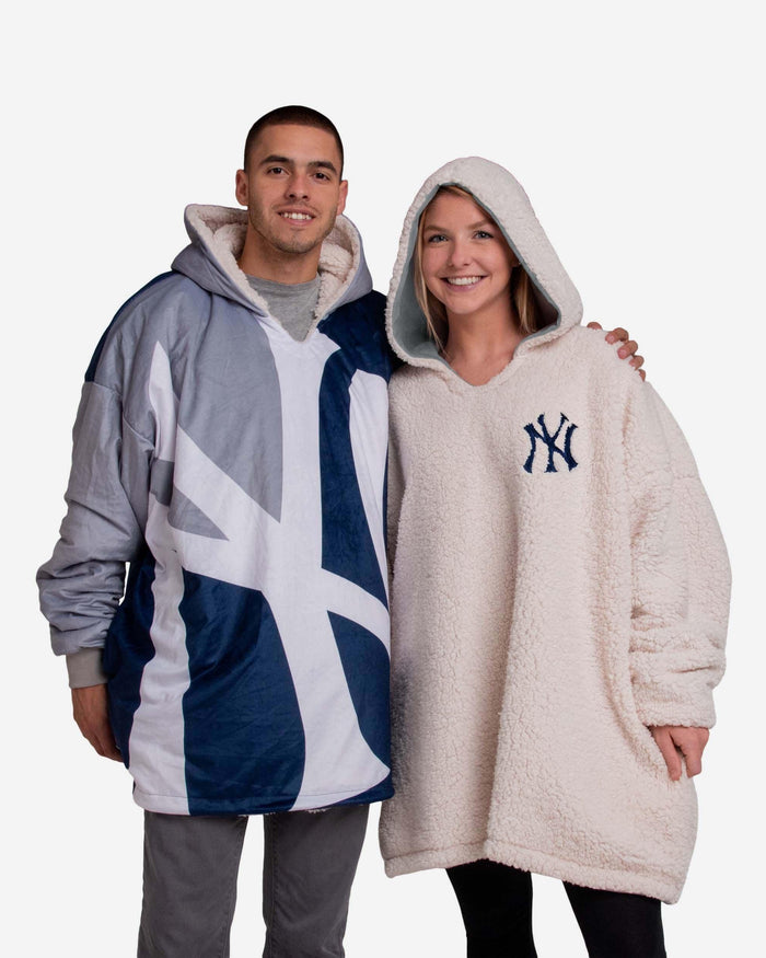 New York Yankees Reversible Colorblock Hoodeez FOCO - FOCO.com