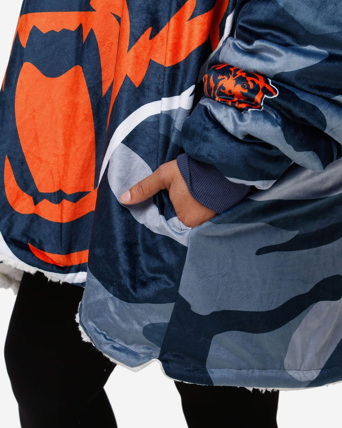 Chicago Bears Reversible Team Color Camo Hoodeez FOCO - FOCO.com