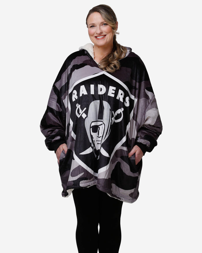 Las Vegas Raiders Reversible Team Color Camo Hoodeez FOCO - FOCO.com