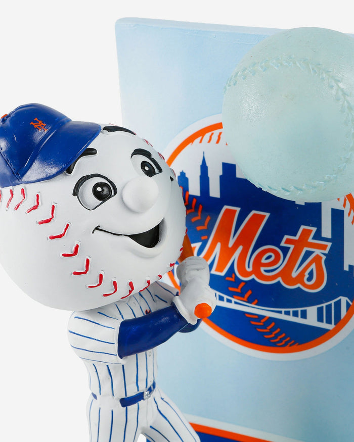 Mr Met New York Mets Mascot Action Pose Light Up Ball Bobblehead FOCO - FOCO.com