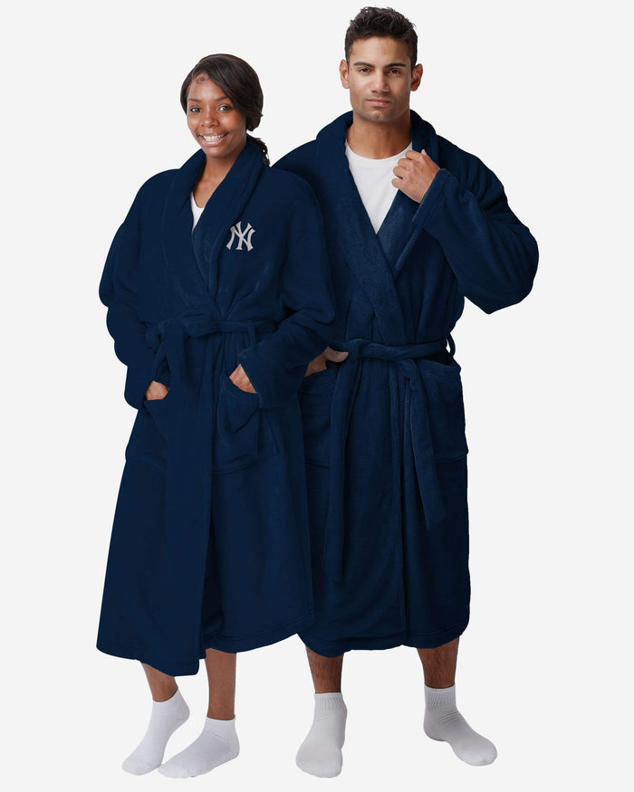 New York Yankees Lazy Day Team Robe FOCO - FOCO.com