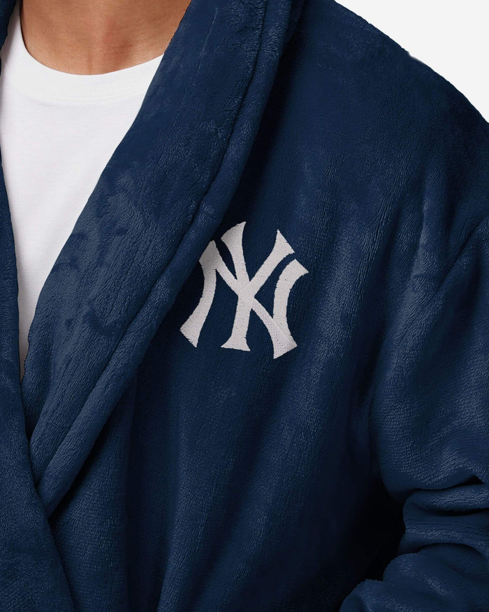 New York Yankees Lazy Day Team Robe FOCO - FOCO.com