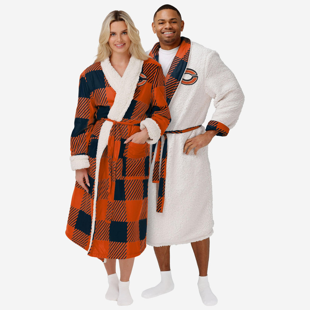 Chicago Bears Lounge Life Reversible Robe FOCO S/M - FOCO.com