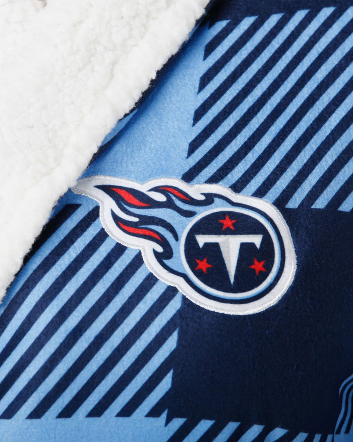 Tennessee Titans Lounge Life Reversible Robe FOCO - FOCO.com