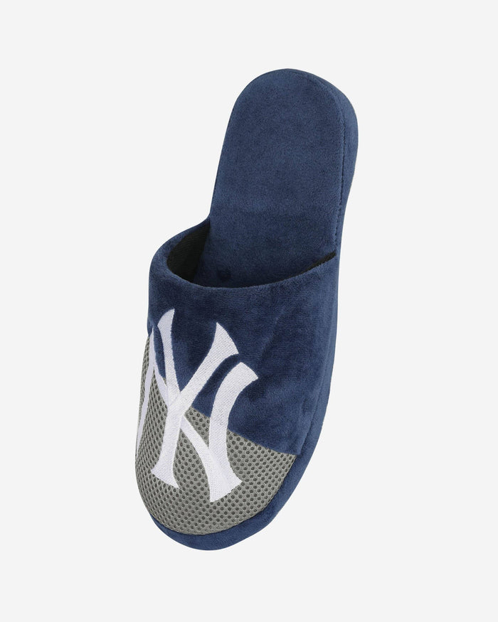 New York Yankees Team Logo Staycation Slipper FOCO - FOCO.com