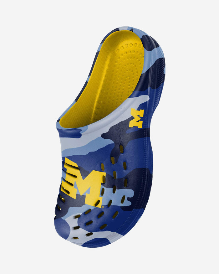 Michigan Wolverines Tonal Camo Clog FOCO - FOCO.com